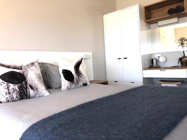 Small Bay Beach Suites Le Cap Extérieur photo
