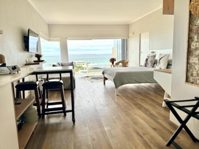 Small Bay Beach Suites Le Cap Extérieur photo