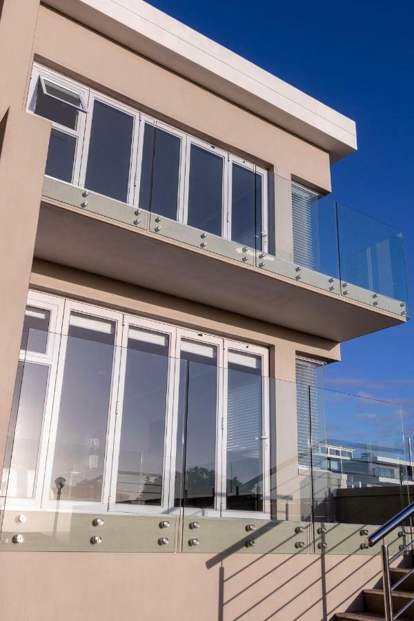 Small Bay Beach Suites Le Cap Extérieur photo