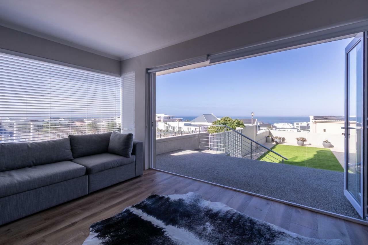 Small Bay Beach Suites Le Cap Extérieur photo