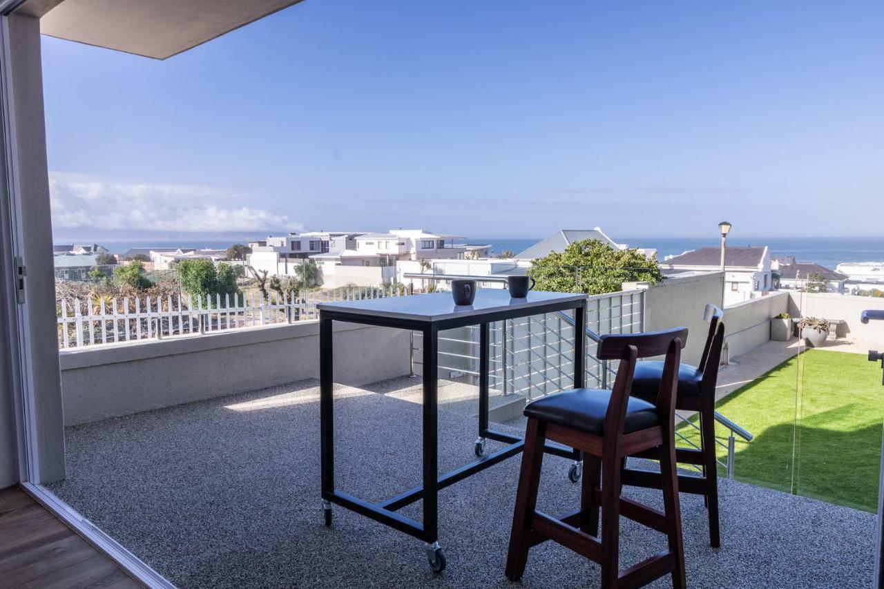 Small Bay Beach Suites Le Cap Extérieur photo